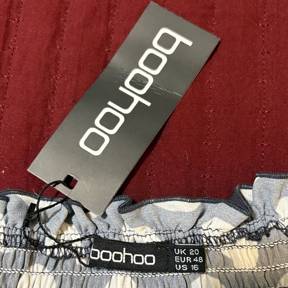 NWT Boohoo Plus Black and White Polka Dot Ruched Puffed Sleeve Crop Top Size 16 - Picture 5 of 10